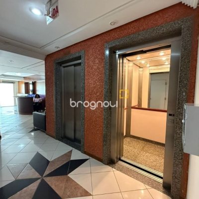 Apartamento com 76m², 2 quartos (sendo 1 suíte), 1 garagem, no bairro Centro em Florianópolis