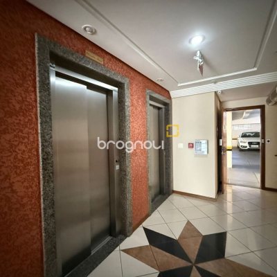 Apartamento com 76m², 2 quartos (sendo 1 suíte), 1 garagem, no bairro Centro em Florianópolis