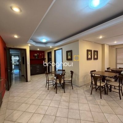 Apartamento com 76m², 2 quartos (sendo 1 suíte), 1 garagem, no bairro Centro em Florianópolis