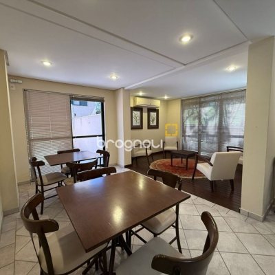 Apartamento com 76m², 2 quartos (sendo 1 suíte), 1 garagem, no bairro Centro em Florianópolis