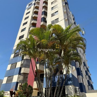 Apartamento com 76m², 2 quartos (sendo 1 suíte), 1 garagem, no bairro Centro em Florianópolis