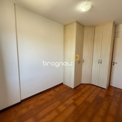 Apartamento com 76m², 2 quartos (sendo 1 suíte), 1 garagem, no bairro Centro em Florianópolis