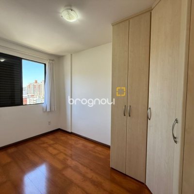 Apartamento com 76m², 2 quartos (sendo 1 suíte), 1 garagem, no bairro Centro em Florianópolis