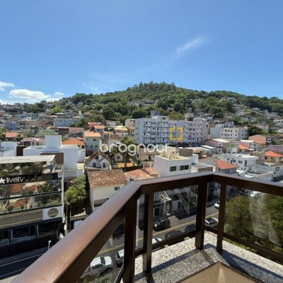 Apartamento com 76m², 2 quartos (sendo 1 suíte), 1 garagem, no bairro Centro em Florianópolis