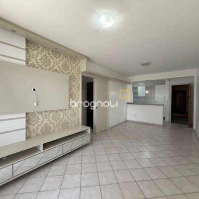 Apartamento com 76m², 2 quartos (sendo 1 suíte), 1 garagem, no bairro Centro em Florianópolis
