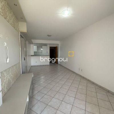 Apartamento com 76m², 2 quartos (sendo 1 suíte), 1 garagem, no bairro Centro em Florianópolis