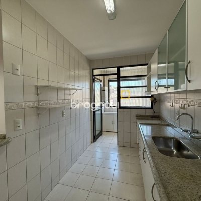 Apartamento com 76m², 2 quartos (sendo 1 suíte), 1 garagem, no bairro Centro em Florianópolis