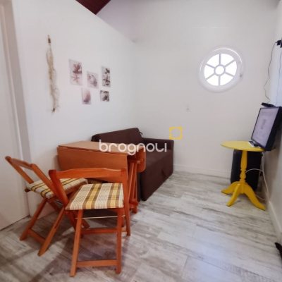 Casa com 39m², 2 quartos, 1 garagem, no bairro Cachoeira do Bom Jesus em Florianópolis