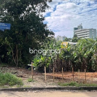 Terreno com 1350m², no bairro Itacorubi em Florianópolis