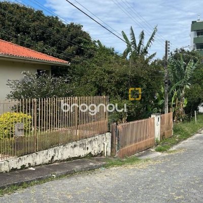 Terreno com 1350m², no bairro Itacorubi em Florianópolis