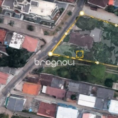 Terreno com 1350m², no bairro Itacorubi em Florianópolis