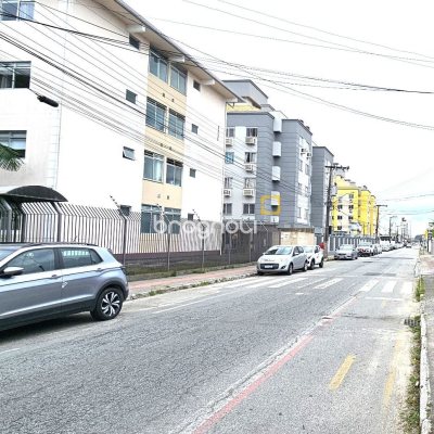 Apartamento com 53m², 2 quartos, 1 garagem, no bairro Areias em São José
