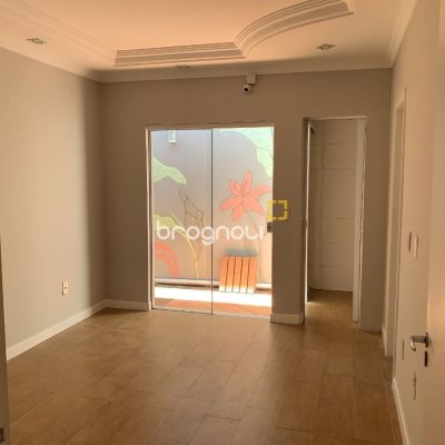 Casa com 200m², 4 quartos (sendo 1 suíte), 4 garagens, no bairro Santa Mônica em Florianópolis