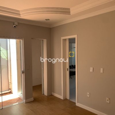 Casa com 200m², 4 quartos (sendo 1 suíte), 4 garagens, no bairro Santa Mônica em Florianópolis