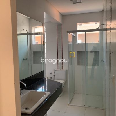 Casa com 200m², 4 quartos (sendo 1 suíte), 4 garagens, no bairro Santa Mônica em Florianópolis