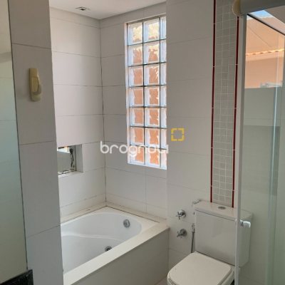 Casa com 200m², 4 quartos (sendo 1 suíte), 4 garagens, no bairro Santa Mônica em Florianópolis