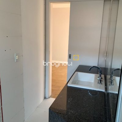 Casa com 200m², 4 quartos (sendo 1 suíte), 4 garagens, no bairro Santa Mônica em Florianópolis