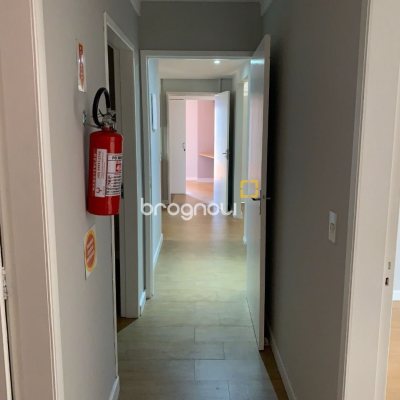 Casa com 200m², 4 quartos (sendo 1 suíte), 4 garagens, no bairro Santa Mônica em Florianópolis