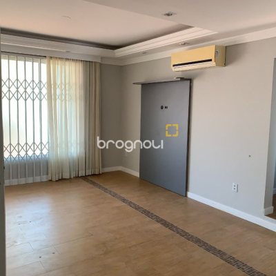Casa com 200m², 4 quartos (sendo 1 suíte), 4 garagens, no bairro Santa Mônica em Florianópolis