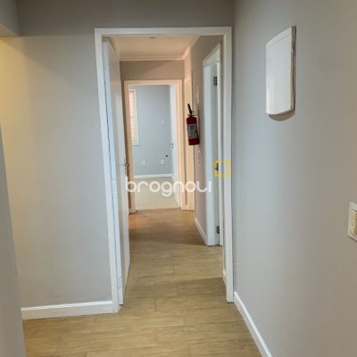 Casa com 200m², 4 quartos (sendo 1 suíte), 4 garagens, no bairro Santa Mônica em Florianópolis