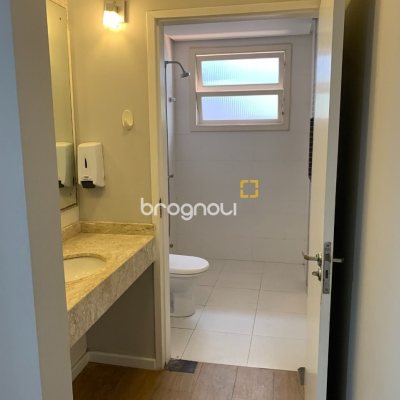 Casa com 200m², 4 quartos (sendo 1 suíte), 4 garagens, no bairro Santa Mônica em Florianópolis