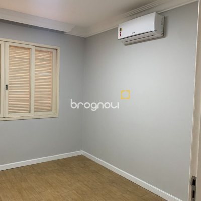 Casa com 200m², 4 quartos (sendo 1 suíte), 4 garagens, no bairro Santa Mônica em Florianópolis