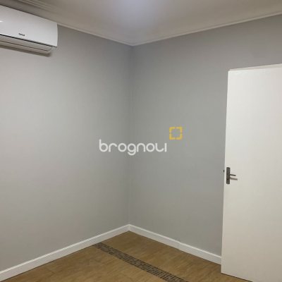 Casa com 200m², 4 quartos (sendo 1 suíte), 4 garagens, no bairro Santa Mônica em Florianópolis