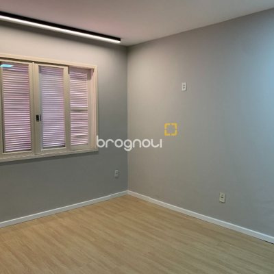 Casa com 200m², 4 quartos (sendo 1 suíte), 4 garagens, no bairro Santa Mônica em Florianópolis