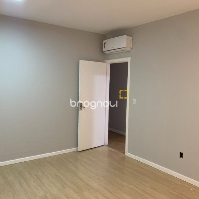 Casa com 200m², 4 quartos (sendo 1 suíte), 4 garagens, no bairro Santa Mônica em Florianópolis