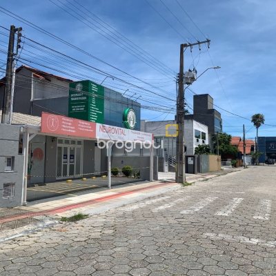 Casa com 200m², 4 quartos (sendo 1 suíte), 4 garagens, no bairro Santa Mônica em Florianópolis
