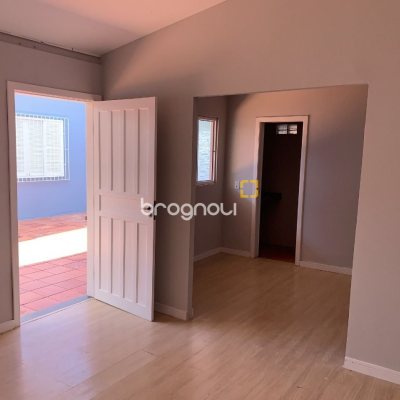 Casa com 200m², 4 quartos (sendo 1 suíte), 4 garagens, no bairro Santa Mônica em Florianópolis