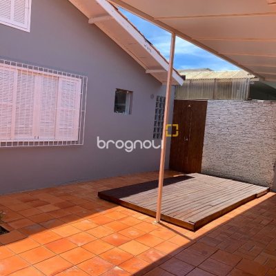 Casa com 200m², 4 quartos (sendo 1 suíte), 4 garagens, no bairro Santa Mônica em Florianópolis