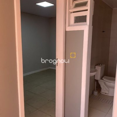 Casa com 200m², 4 quartos (sendo 1 suíte), 4 garagens, no bairro Santa Mônica em Florianópolis