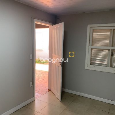 Casa com 200m², 4 quartos (sendo 1 suíte), 4 garagens, no bairro Santa Mônica em Florianópolis