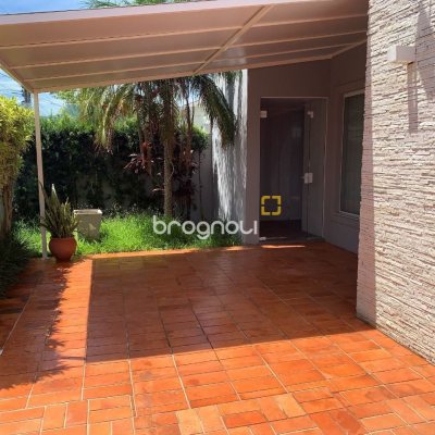 Casa com 200m², 4 quartos (sendo 1 suíte), 4 garagens, no bairro Santa Mônica em Florianópolis