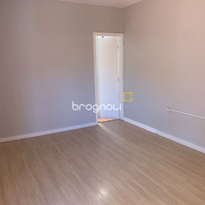 Casa com 200m², 4 quartos (sendo 1 suíte), 4 garagens, no bairro Santa Mônica em Florianópolis