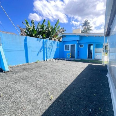 Casa com 107m², 3 quartos (sendo 1 suíte), 1 garagem, no bairro Serraria em São José