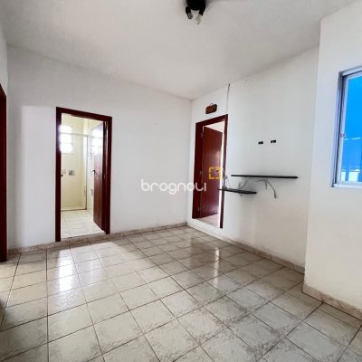 Casa com 107m², 3 quartos (sendo 1 suíte), 1 garagem, no bairro Serraria em São José