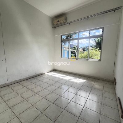 Casa com 107m², 3 quartos (sendo 1 suíte), 1 garagem, no bairro Serraria em São José