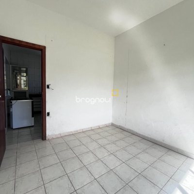 Casa com 107m², 3 quartos (sendo 1 suíte), 1 garagem, no bairro Serraria em São José