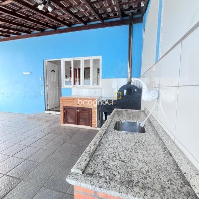 Casa com 107m², 3 quartos (sendo 1 suíte), 1 garagem, no bairro Serraria em São José