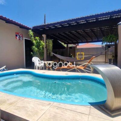 Casa com 90m², 3 quartos (sendo 1 suíte), 2 garagens, no bairro Rio Vermelho em Florianópolis