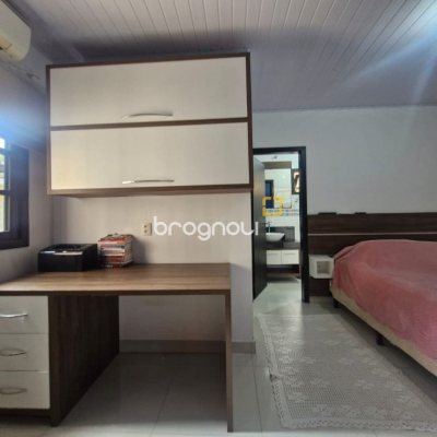 Casa com 90m², 3 quartos (sendo 1 suíte), 2 garagens, no bairro Rio Vermelho em Florianópolis