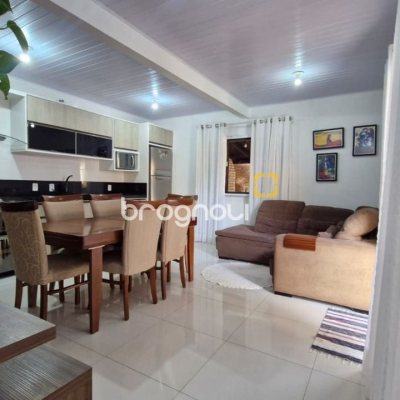 Casa com 90m², 3 quartos (sendo 1 suíte), 2 garagens, no bairro Rio Vermelho em Florianópolis