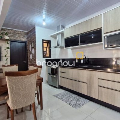 Casa com 90m², 3 quartos (sendo 1 suíte), 2 garagens, no bairro Rio Vermelho em Florianópolis