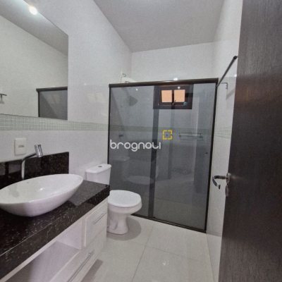 Casa com 90m², 3 quartos (sendo 1 suíte), 2 garagens, no bairro Rio Vermelho em Florianópolis
