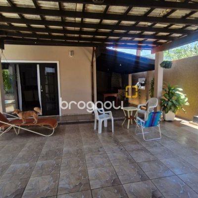 Casa com 90m², 3 quartos (sendo 1 suíte), 2 garagens, no bairro Rio Vermelho em Florianópolis