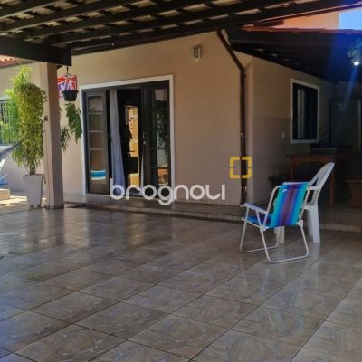 Casa com 90m², 3 quartos (sendo 1 suíte), 2 garagens, no bairro Rio Vermelho em Florianópolis