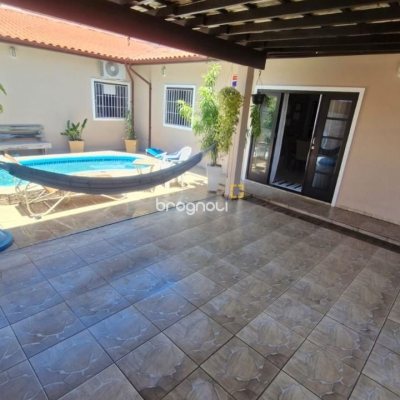 Casa com 90m², 3 quartos (sendo 1 suíte), 2 garagens, no bairro Rio Vermelho em Florianópolis