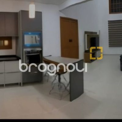 Casa com 270m², 4 quartos (sendo 4 suítes), 2 garagens, no bairro Rio Vermelho em Florianópolis